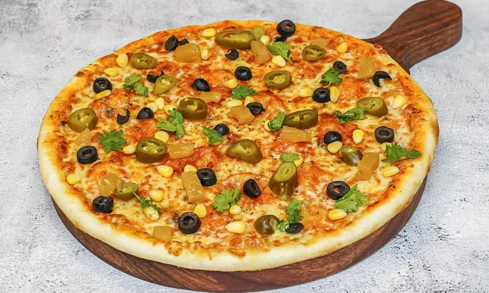 Jain Classic Hawaiian Pizza, no onion no garlic sourdough pizza from Wicked Good Pizza, Gurugram